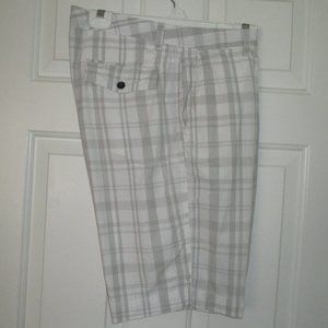 Kenneth Cole New York Mens Flat Front White Cotton 4-Pocket Bermuda Short - 34W*